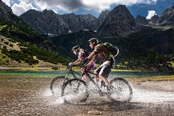 Ciclismo. Escursione in montagna in bicicletta