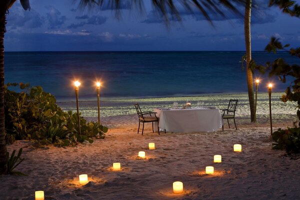 Cena romántica junto al mar