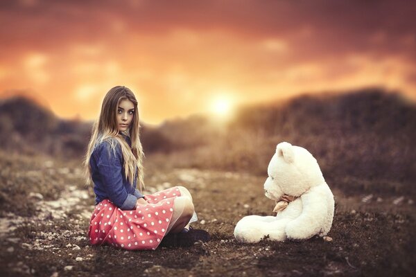 Chica con oso poyushev