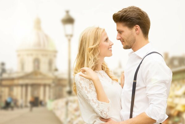 A couple in love walks around the city