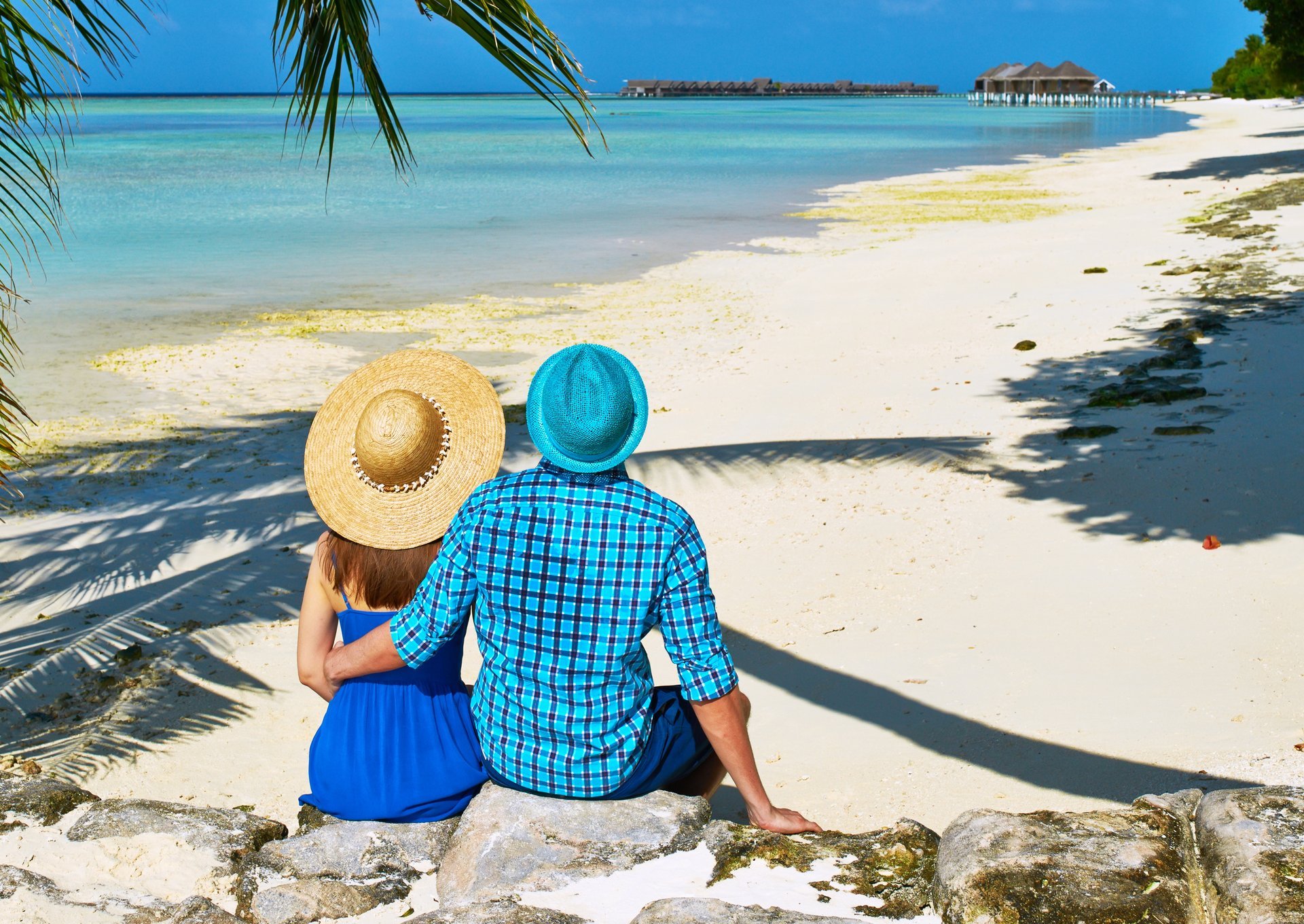 tropiki morze plaża palma para spacer wakacje