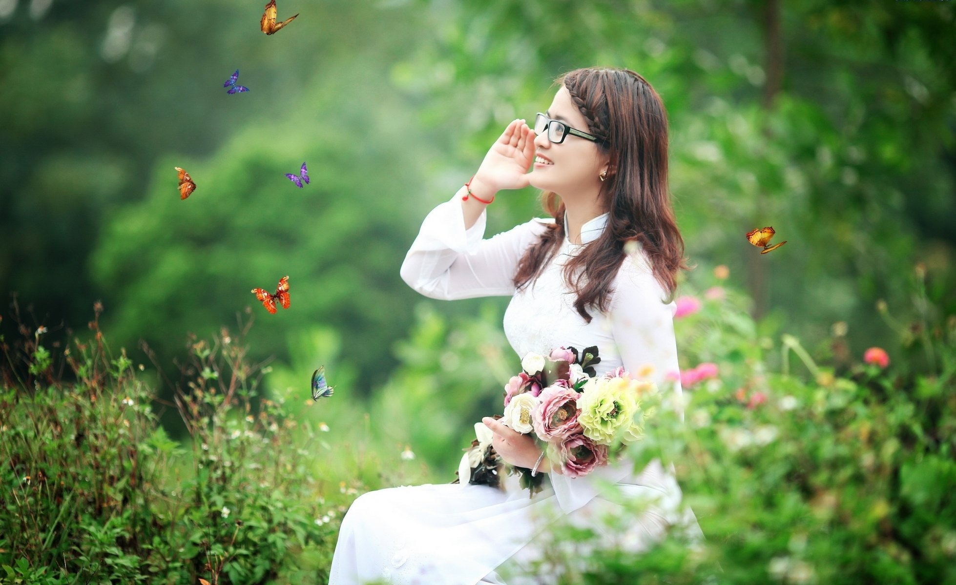 mädchen asiatisch lächeln kleidung blumen schmetterlinge