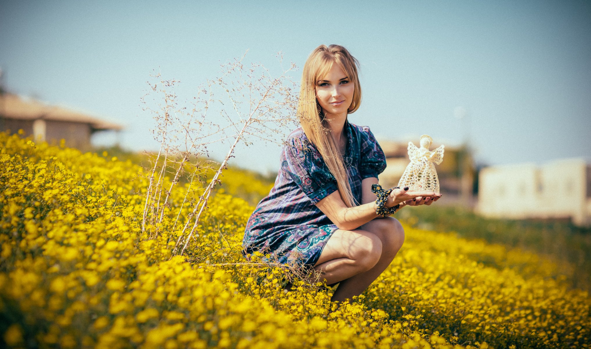 lächeln kleid sommer blumen gelb mädchen