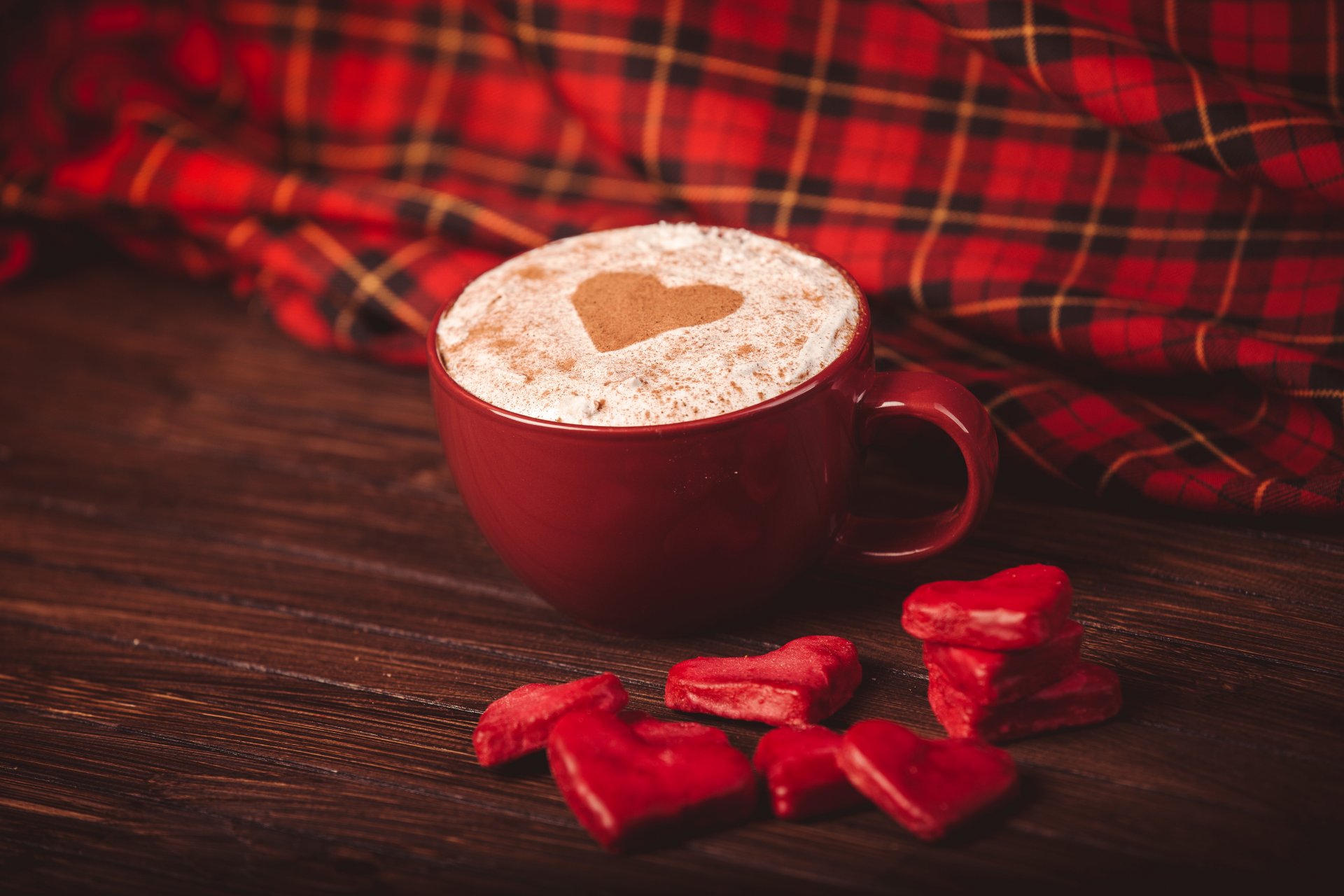 süßigkeiten herzen herzen rot cappuccino kaffee tasse rot serviette