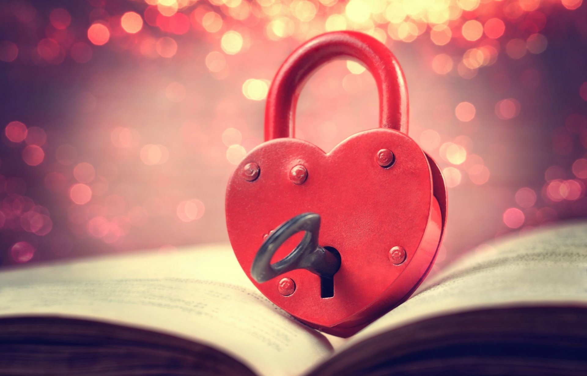 mood heart heart lock key book book bokeh blur background wallpaper widescreen fullscreen widescreen widescreen