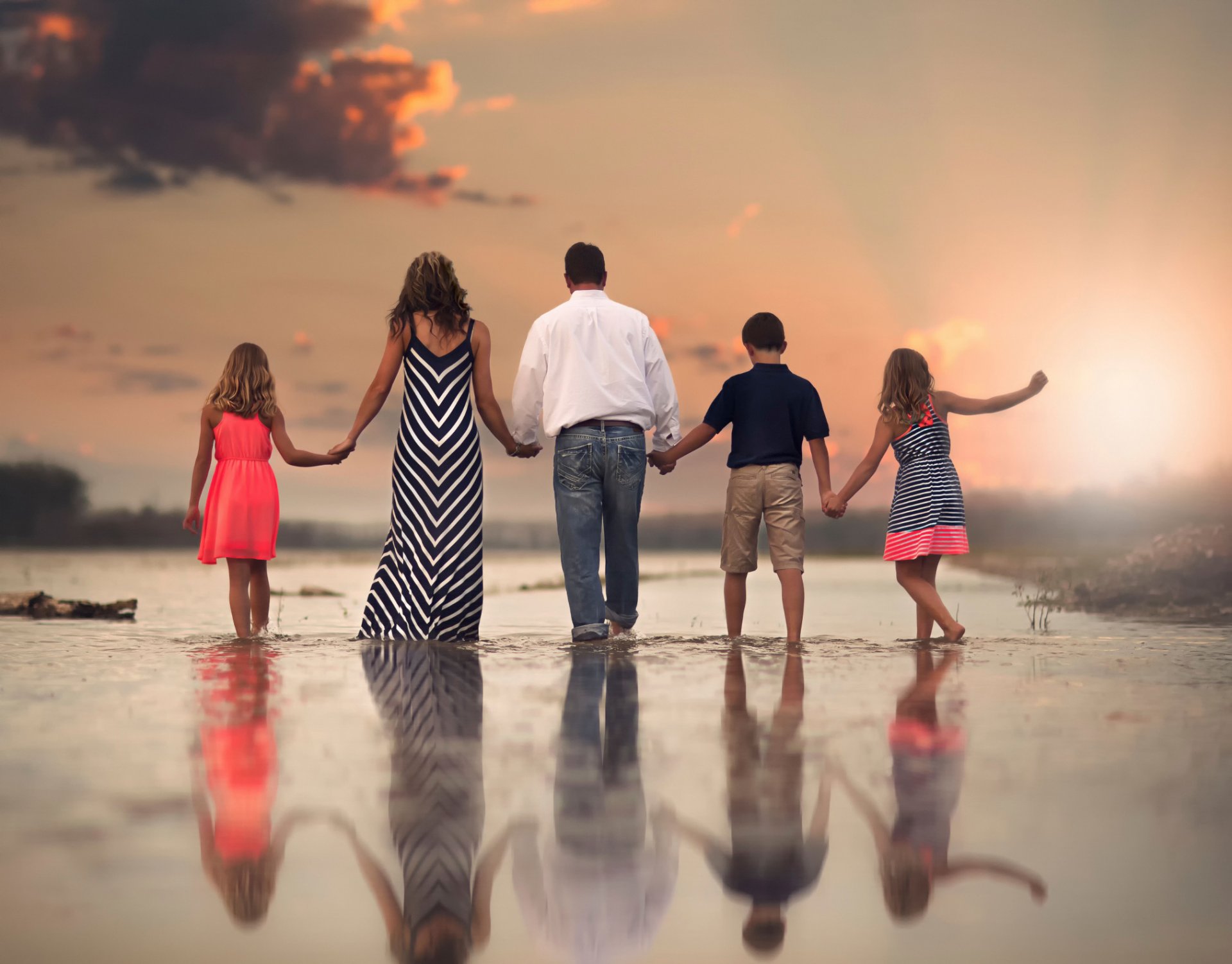 la famille les parents les enfants la réflexion