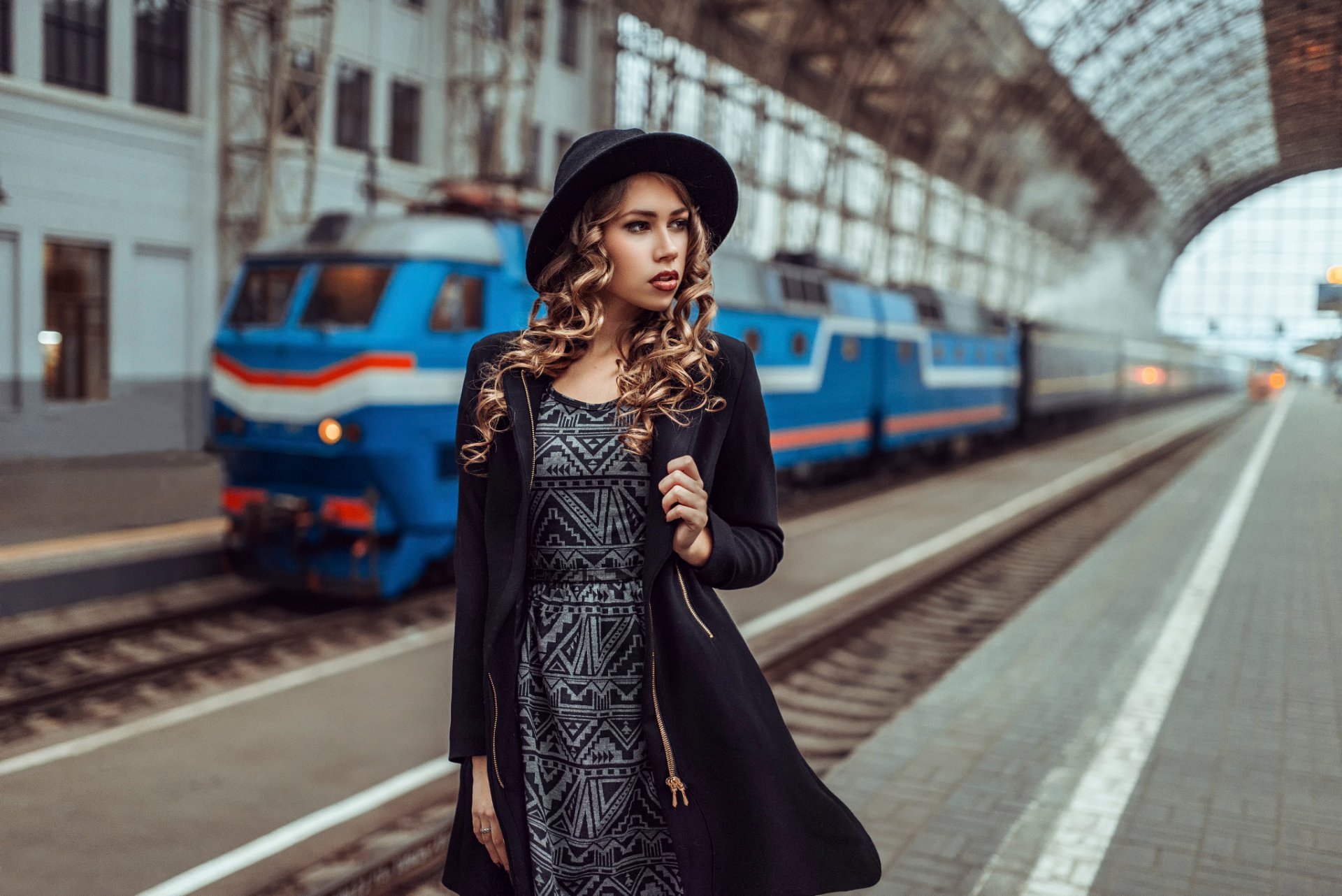 railway station the platform expectation girl