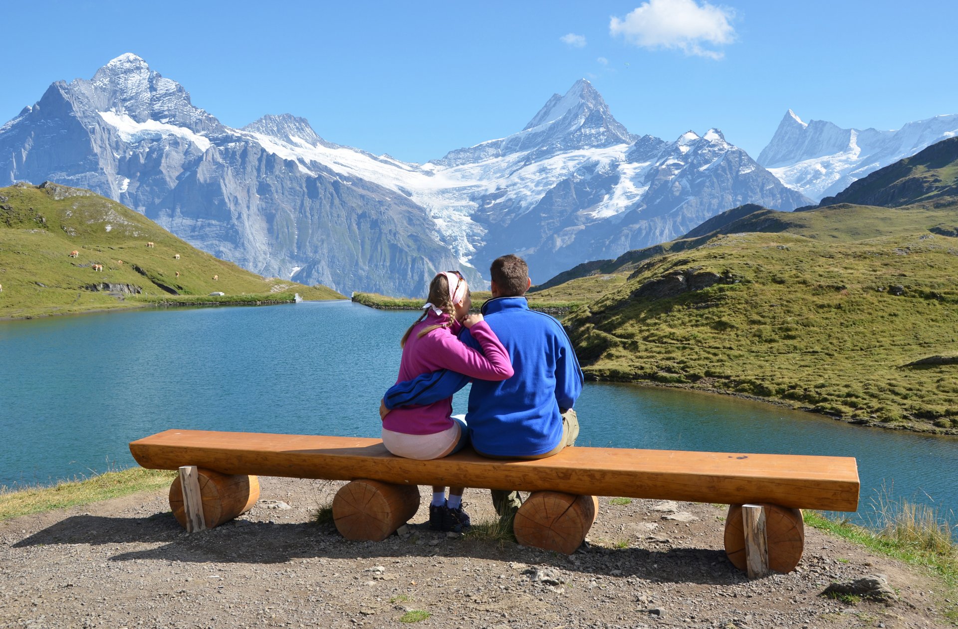 montagne cime neve lago coppia