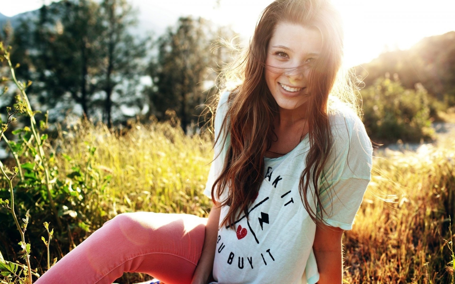 girl view smile pose grass light