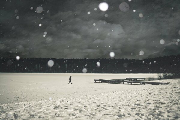 L hiver, la neige, le froid et solitaire