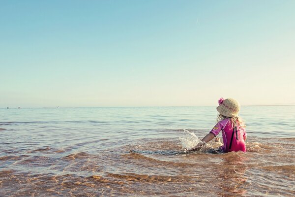 A girl in a hat on the sea