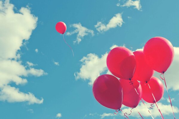 Розовые воздушные шары 100штук приготовили чтобы по лететь на небо