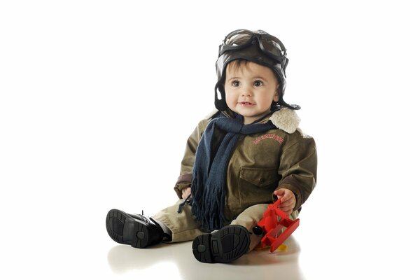 Baby zukünftiger Pilot sitzt