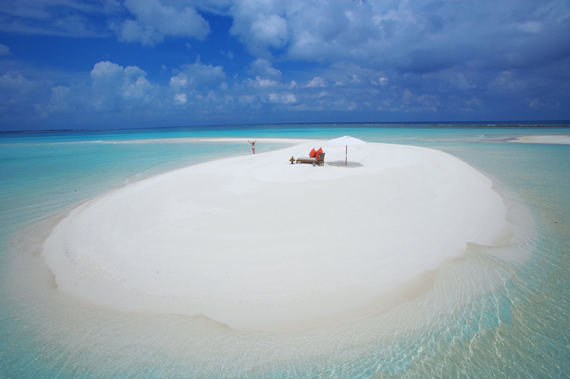 malediven ozean strand sand wasser wolken mädchen hintergrund tapete widescreen vollbild widescreen widescreen