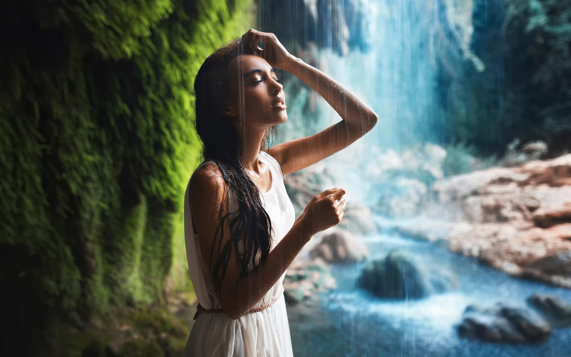 maria senn wasserfall mädchen genuss kleid nass türkei