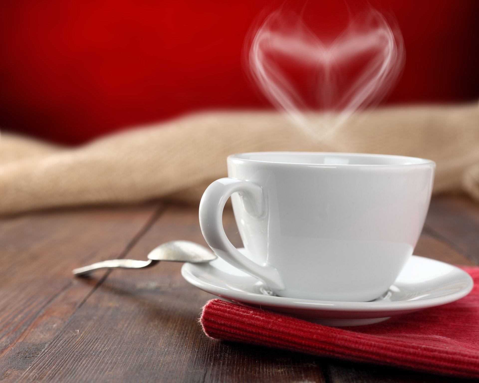 café té taza corazón platillo cuchara mesa servilleta