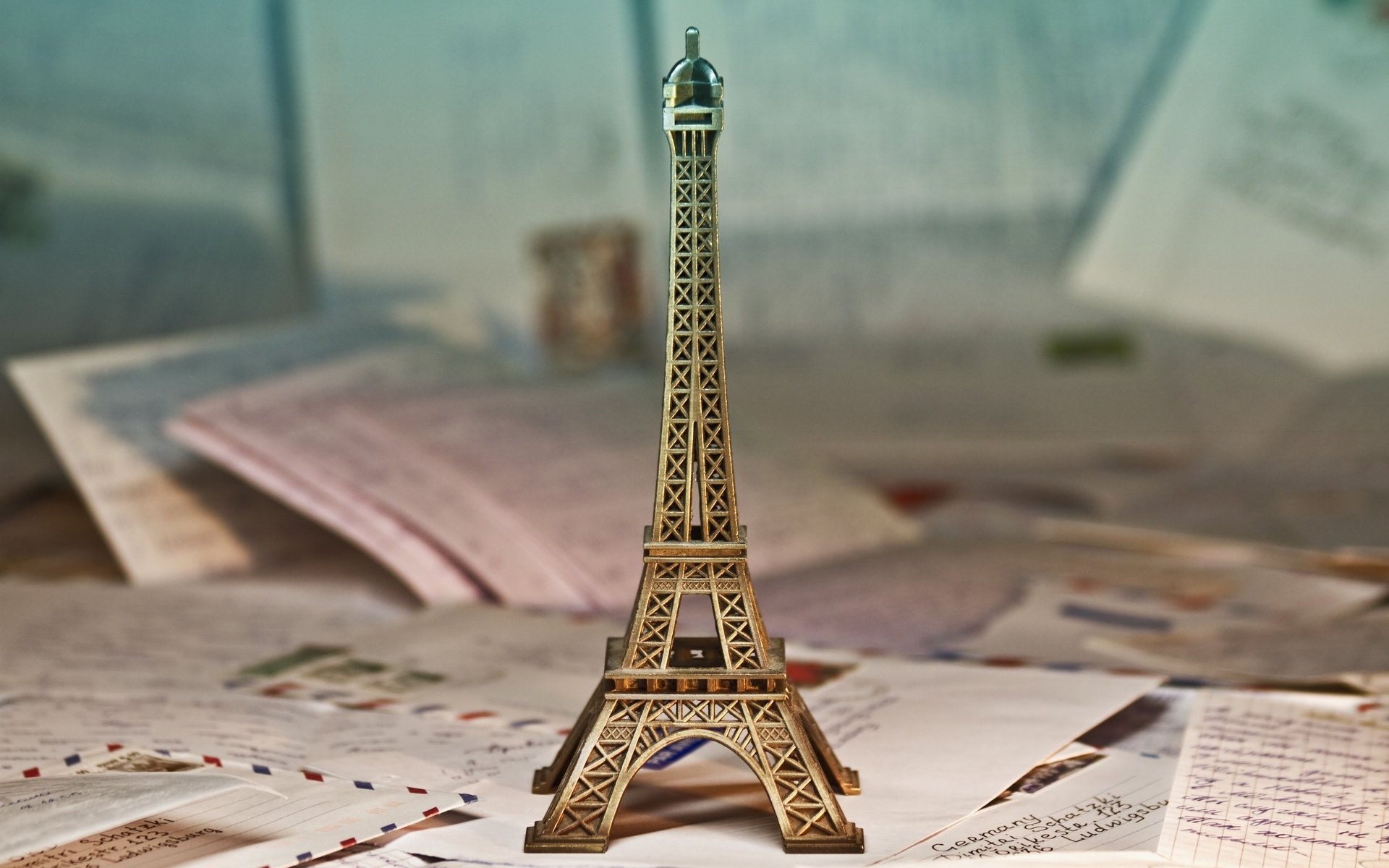 mood statuette statue toy eiffel tower letters background wallpaper widescreen fullscreen widescreen widescreen