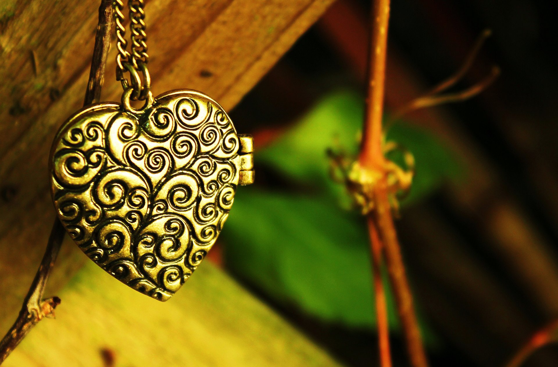 heart heart pendant patterns pendant chain leaves branch greenery