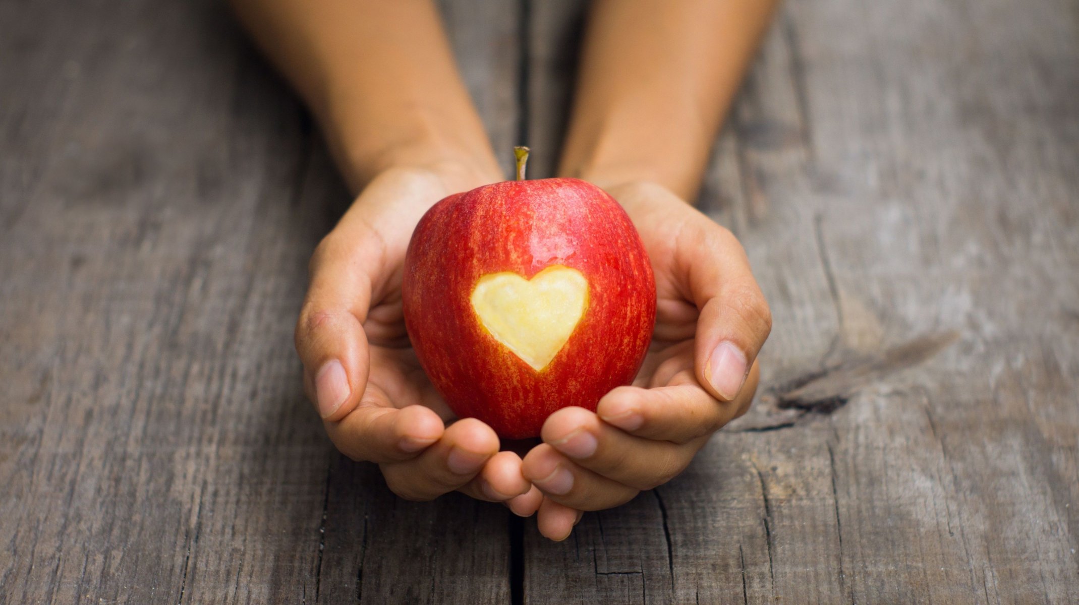 mood apple heart heart shape red apple man hands girl background wallpaper widescreen fullscreen widescreen widescreen