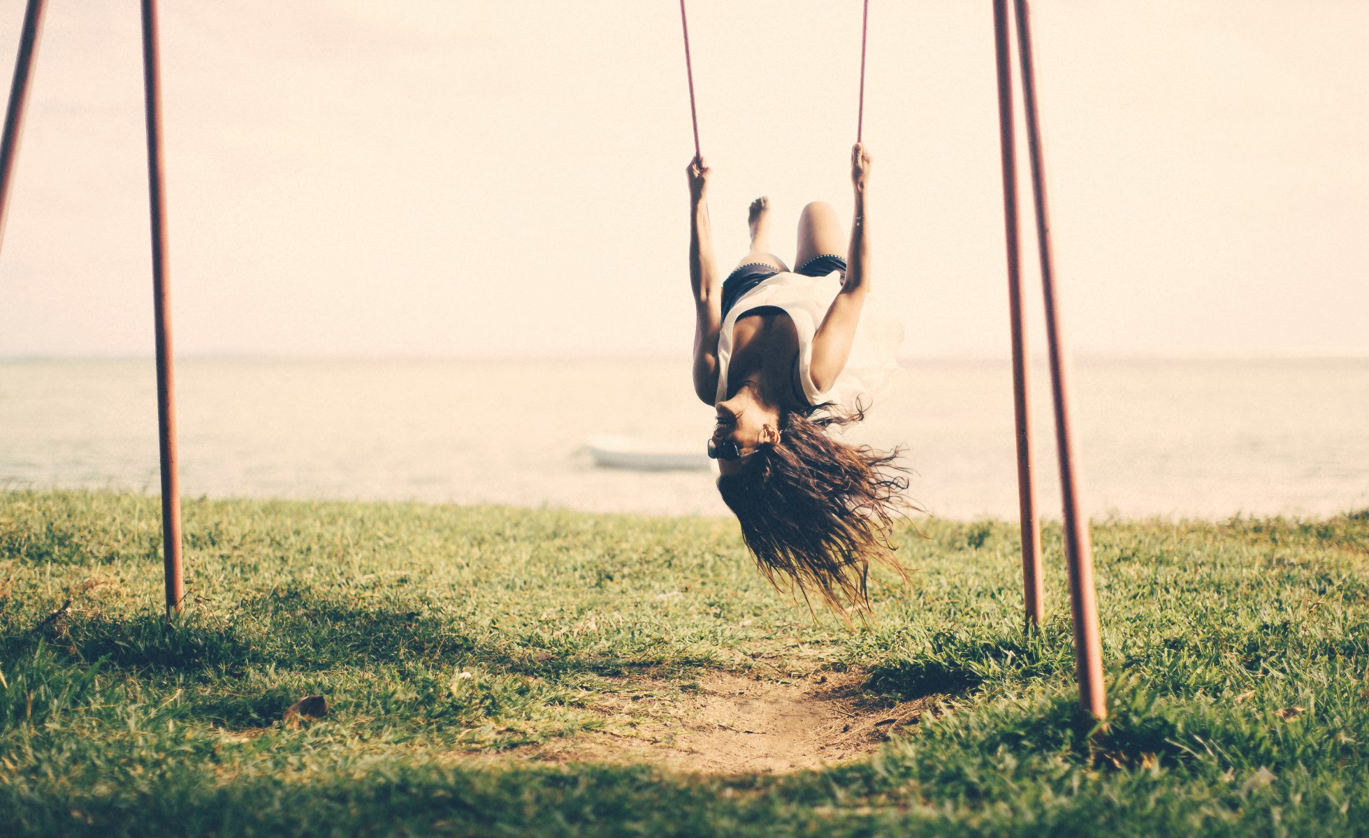 swing chica verano alegría libertad sol