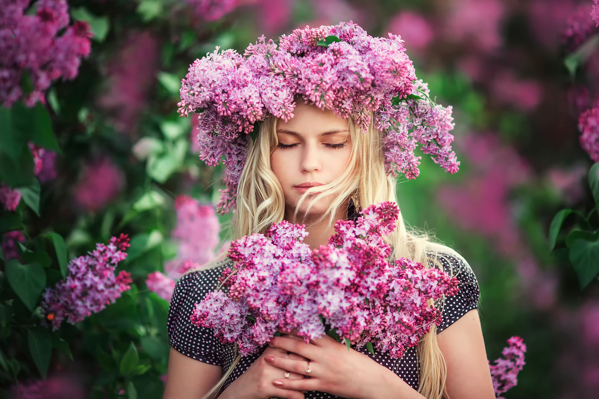 porträt mädchen blumen flieder kranz flieder träume