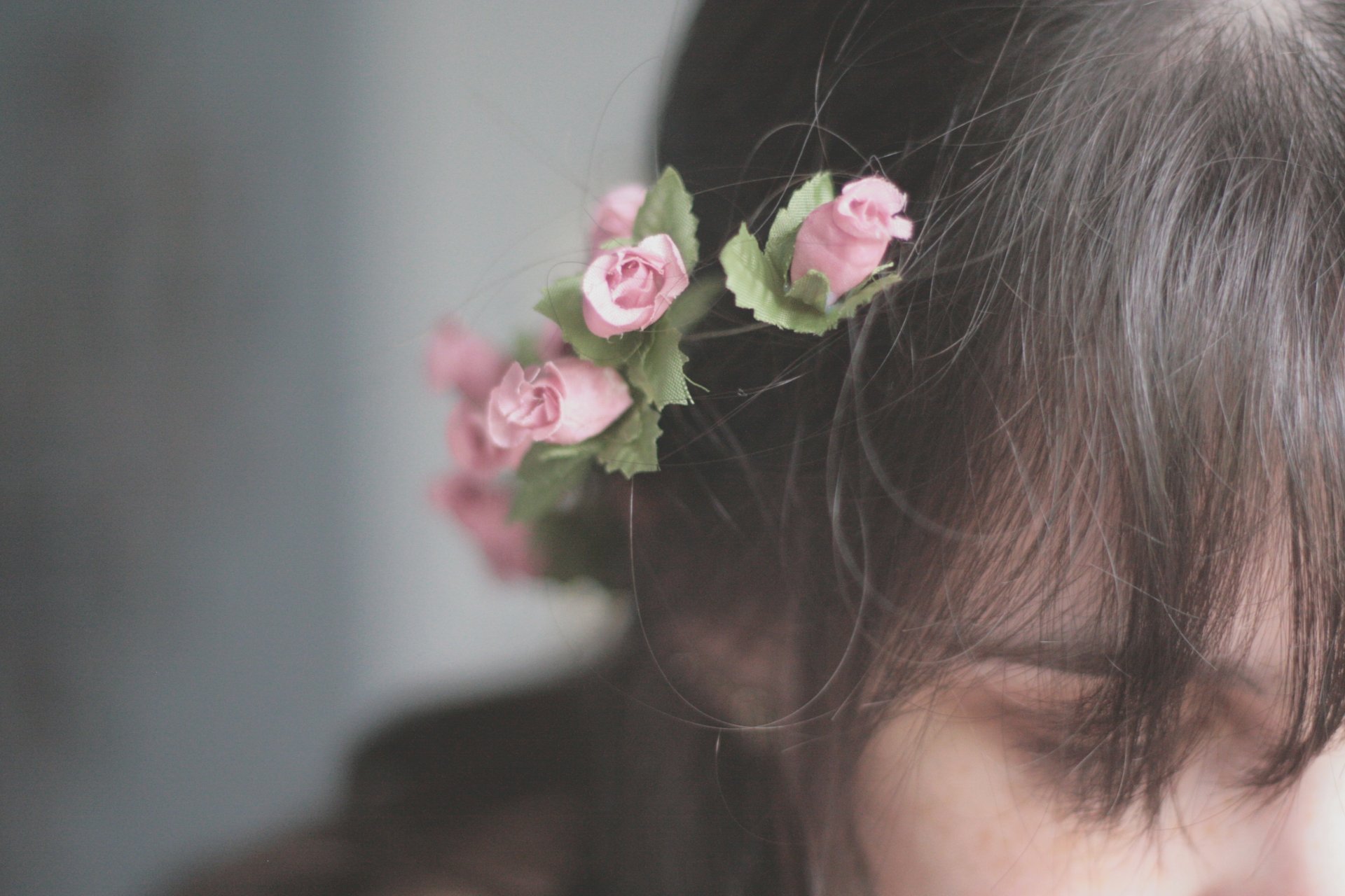 chica flores cabello estado de ánimo