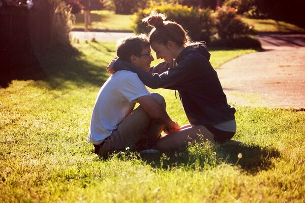 Romance in a clearing in the park