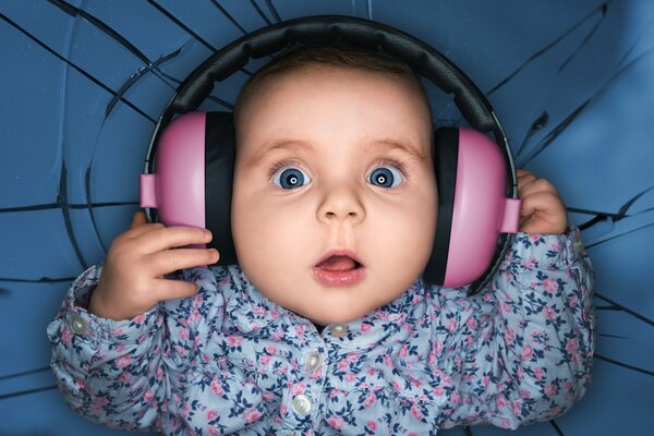 Un pequeño milagro en los auriculares en el deleite