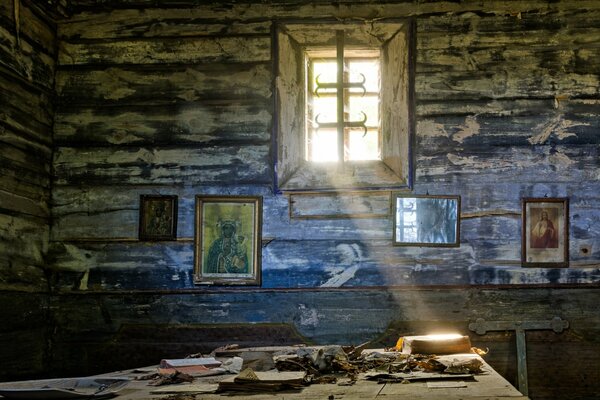 Itary icons in an empty hut