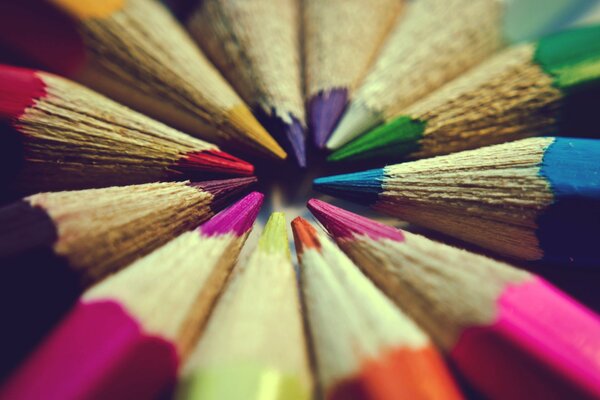 Wszystkie Kolory tęczy wielokolorowe ołówki
