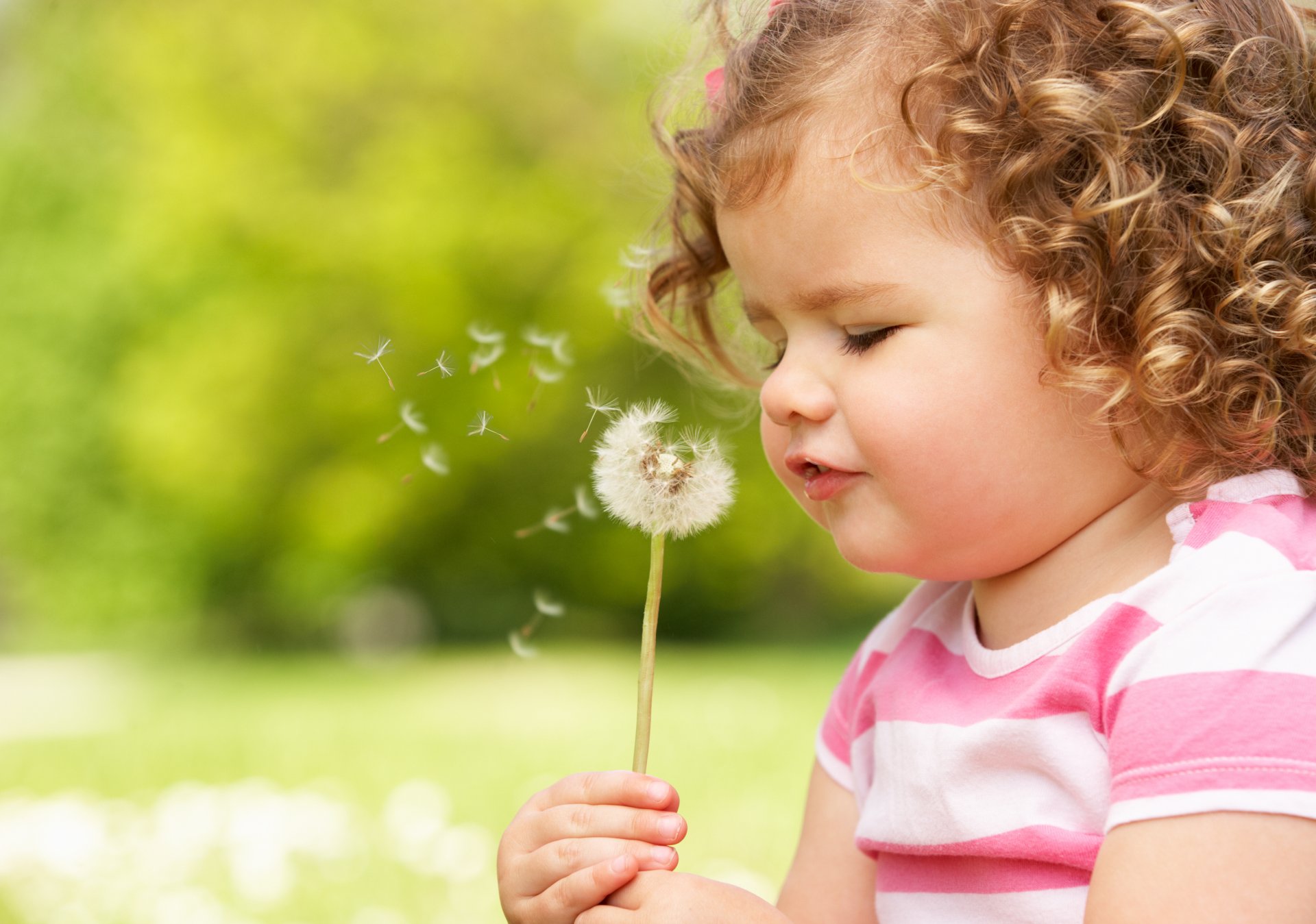 fille enfant bonheur fleur mode joie printemps petite fille mignon belle enfants fleurs printemps