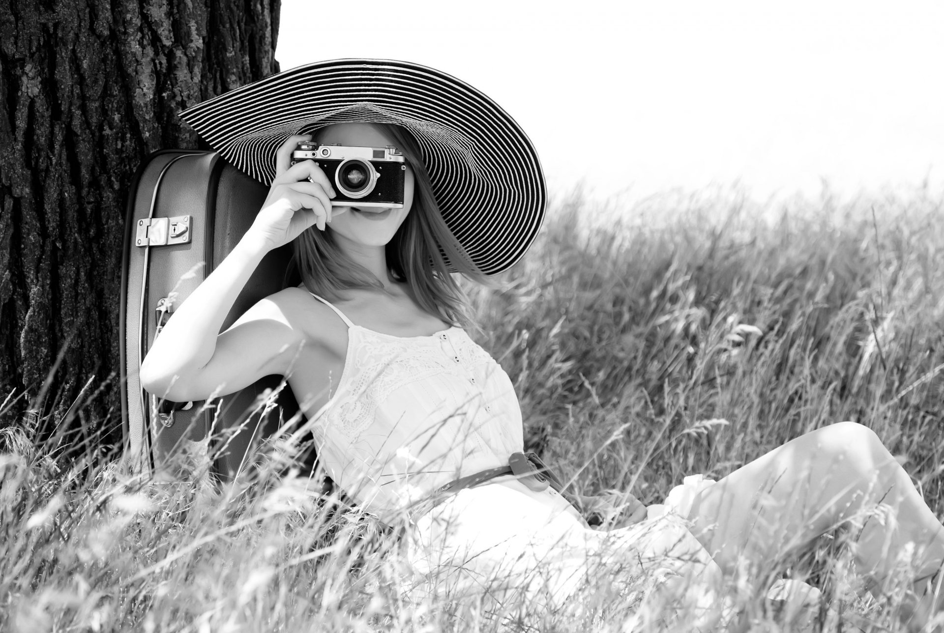 mood girl smile a camera the camera bag nature plants flower sports travel black and white background wallpaper widescreen full screen hd wallpapers fullscreen