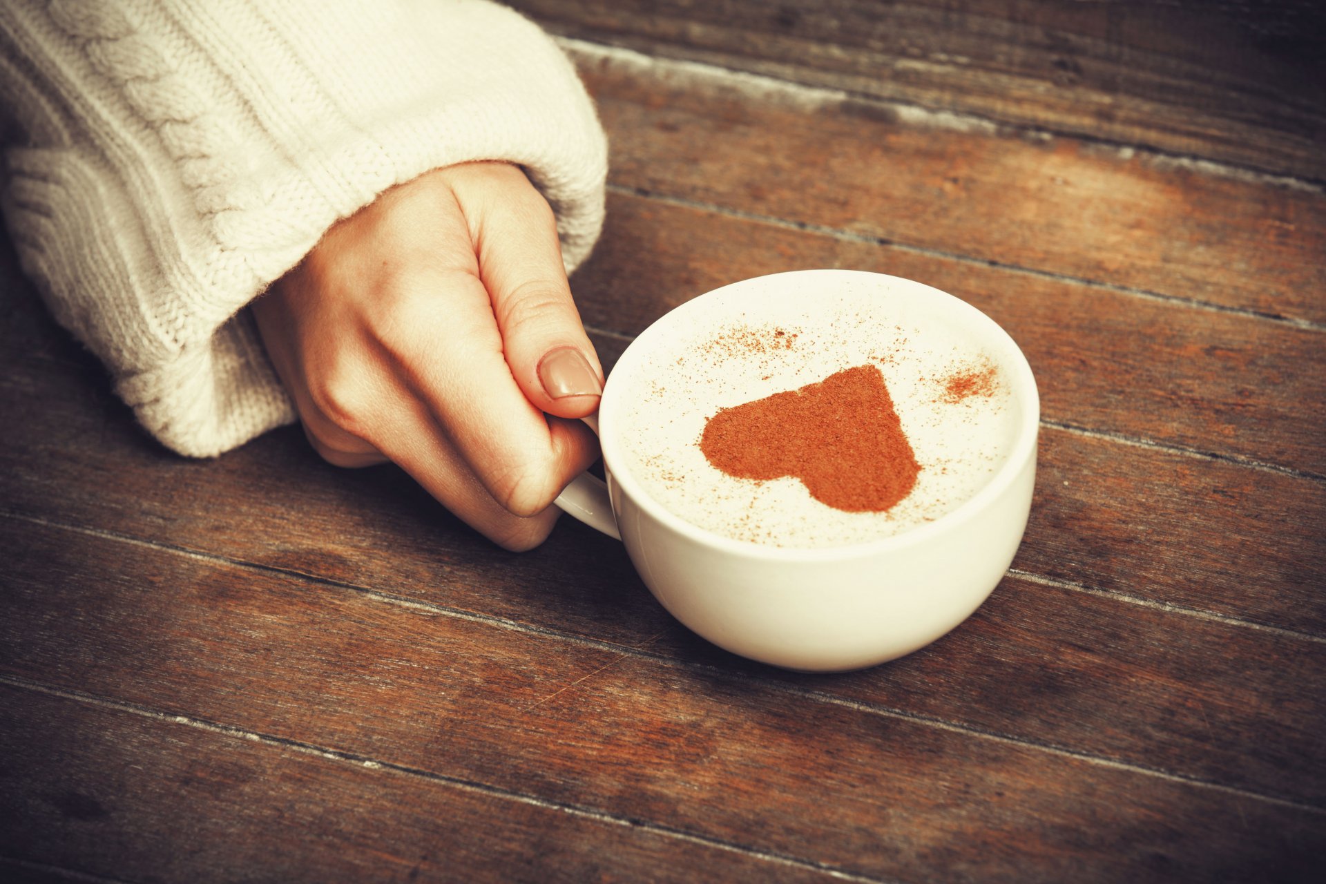 humeur tasse tasse coeur coeur cappuccino main fille fond papier peint écran large plein écran écran large écran large