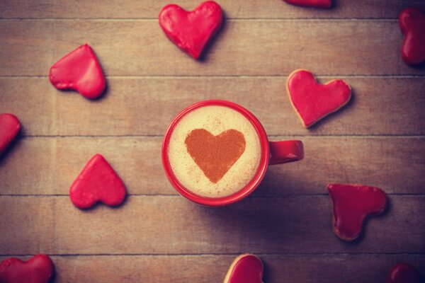 Tasse d humeur de coeur sur le bureau