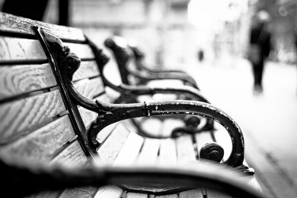 Fond atmosphérique avec vieux banc