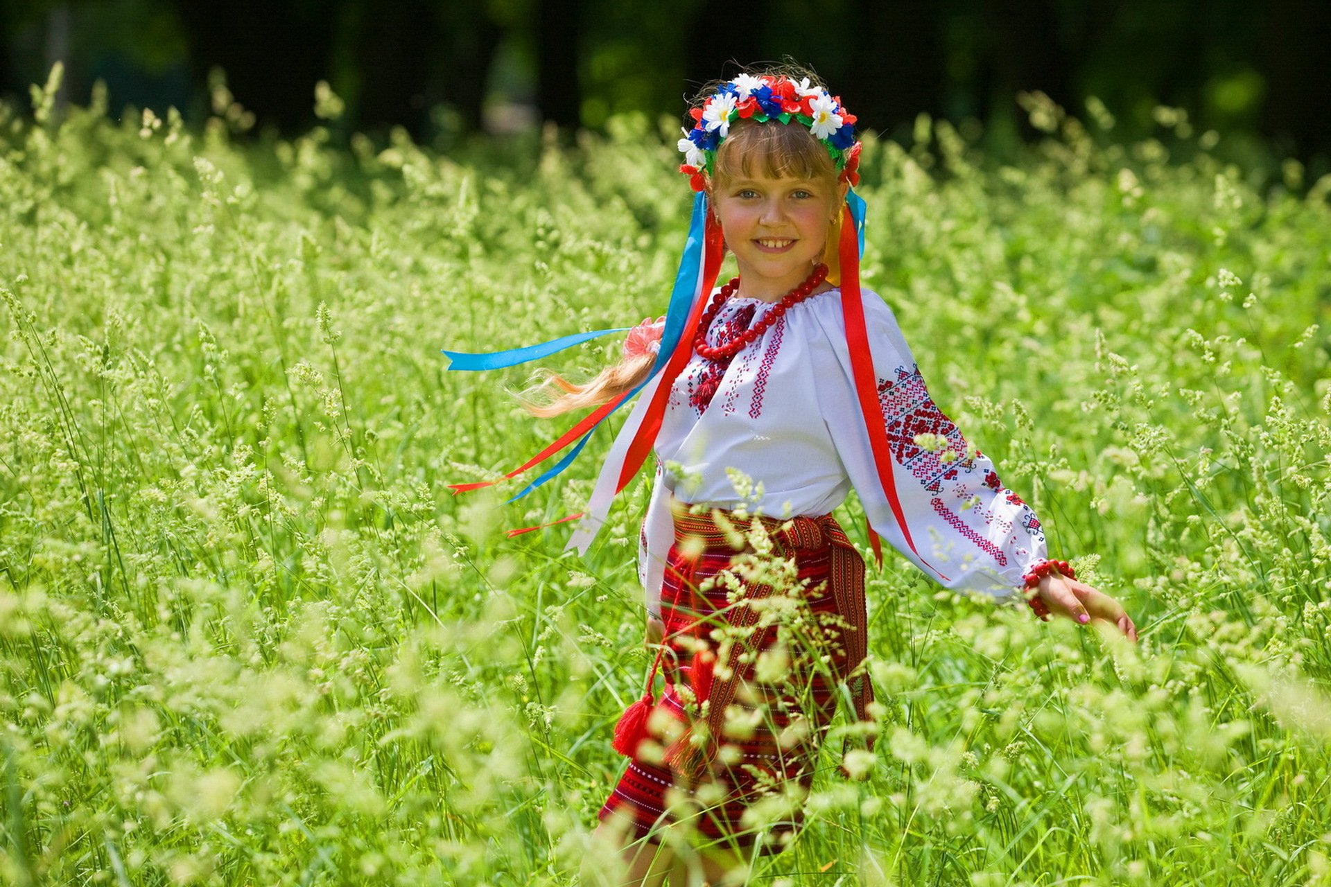 девочка поле лето