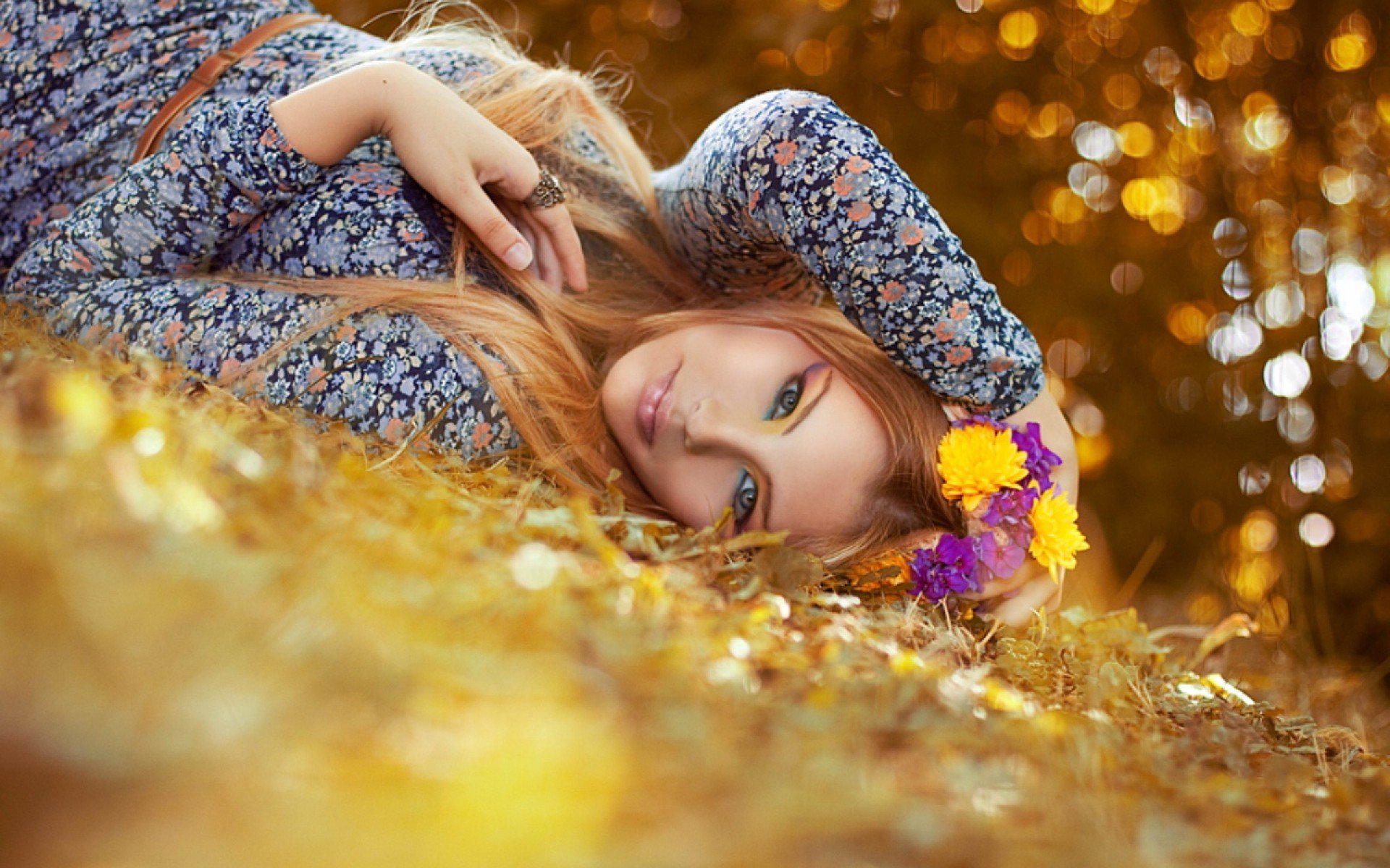 stimmung mädchen gesicht blick herbst. blätter blumen blumen m-ring hintergrund tapete