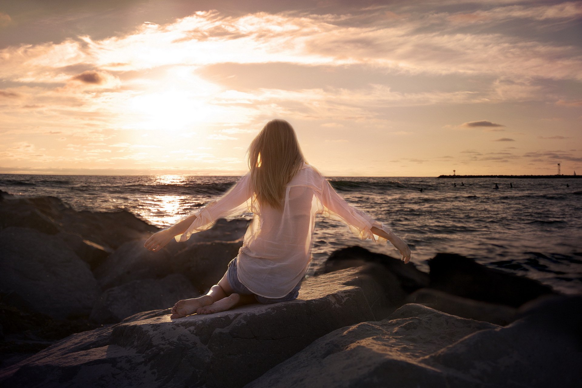 fille mer pierres coucher de soleil humeur