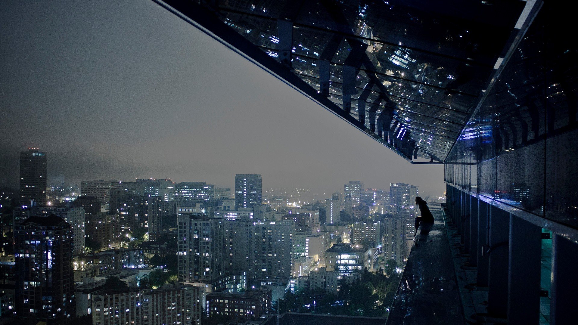 ville métropole hauteur lumières nuit solitude