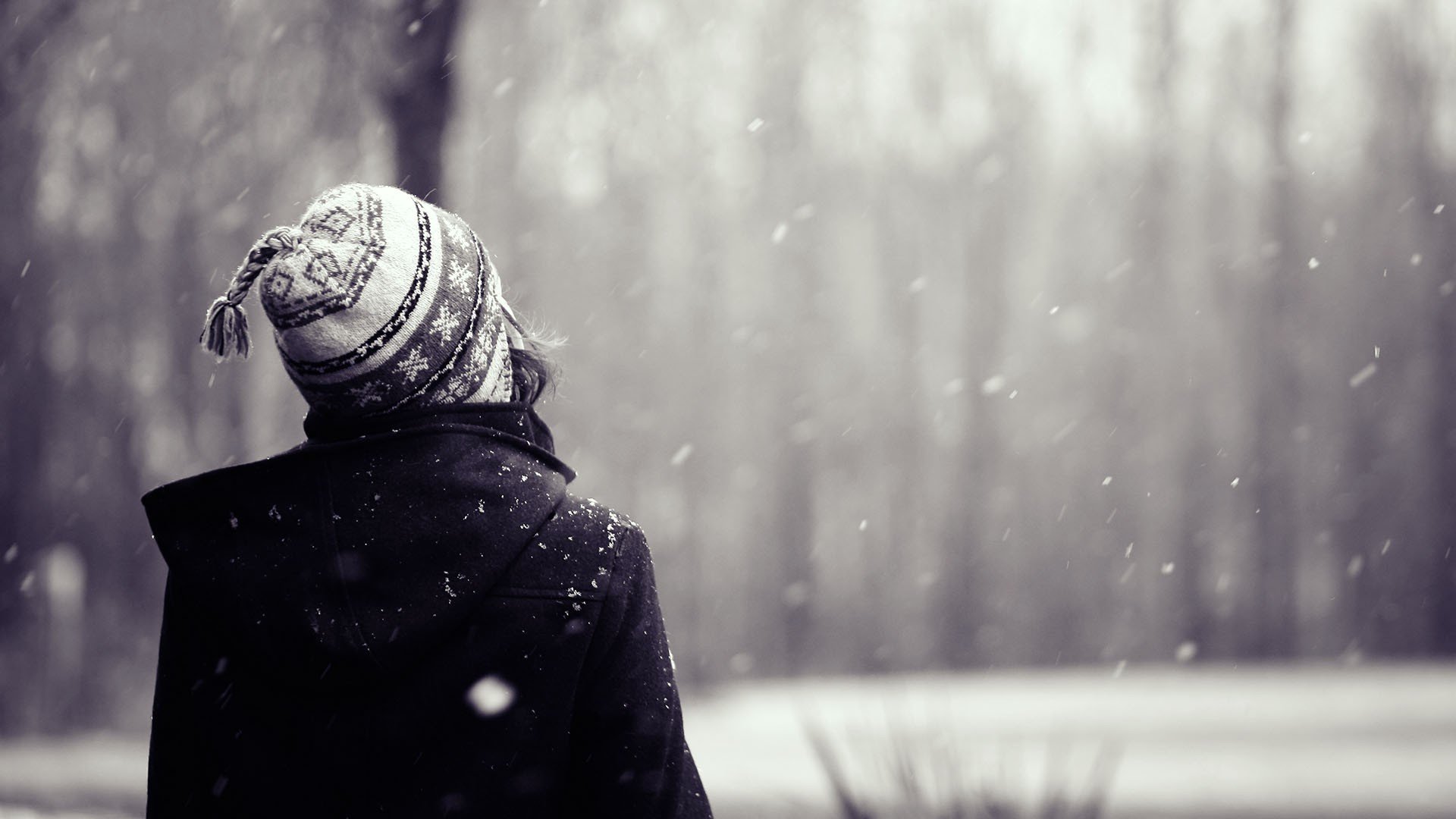 humeur fille. hiver neige chapeau cheveux fond fond d écran