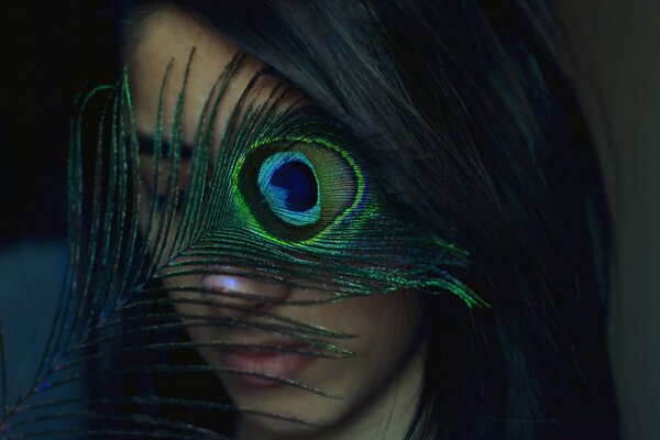 Brunette and peacock eye are so mesmerizing