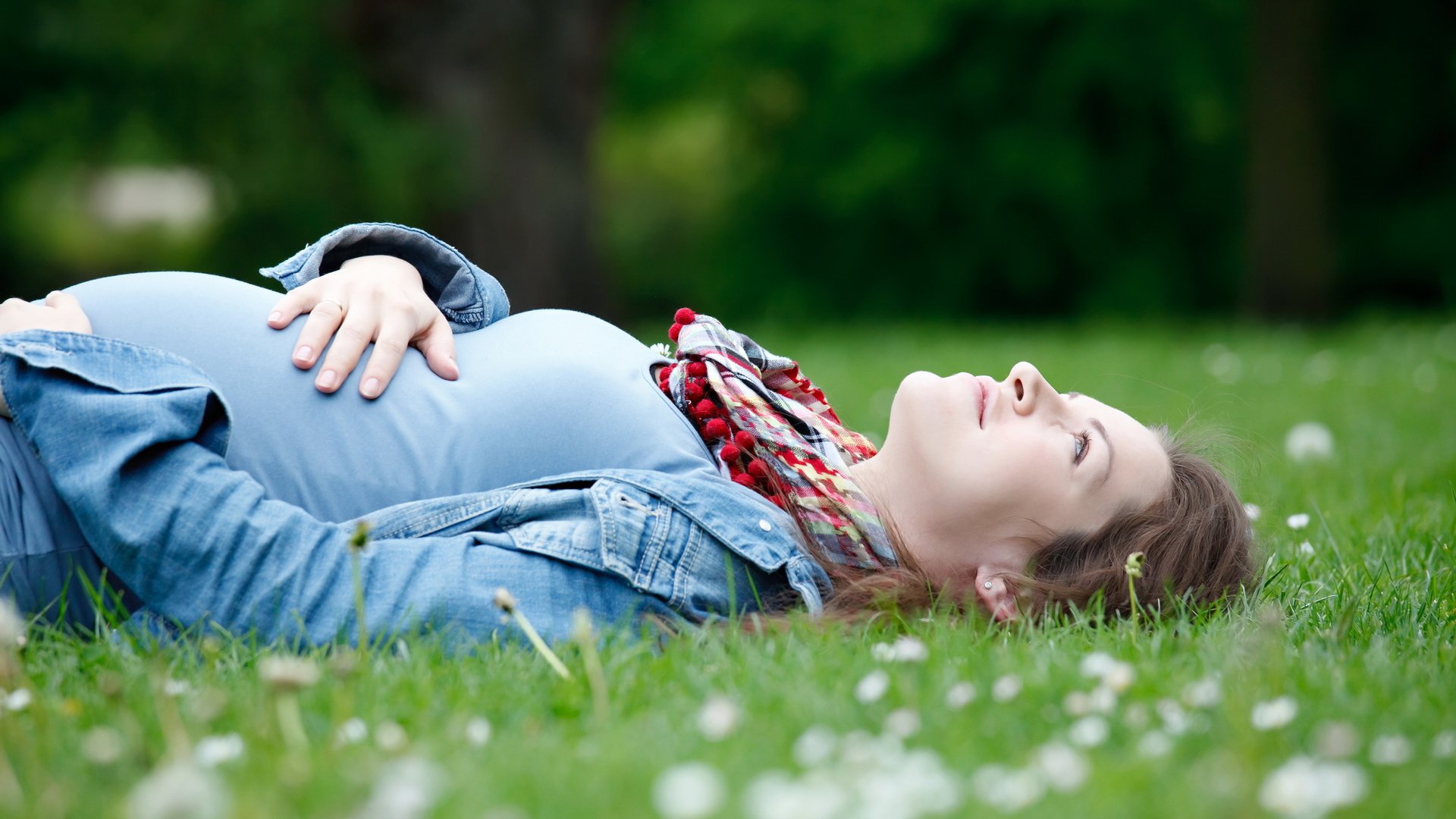 bonne humeur fille femme maman grossesse bébé ventre