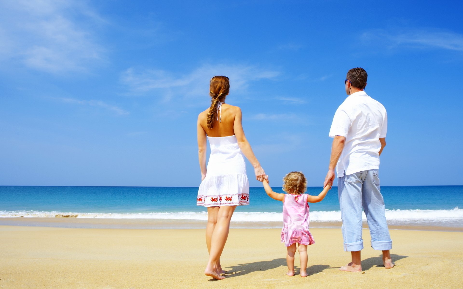 spiaggia sabbia spiaggia mare orizzonte cielo famiglia mamma papà trio