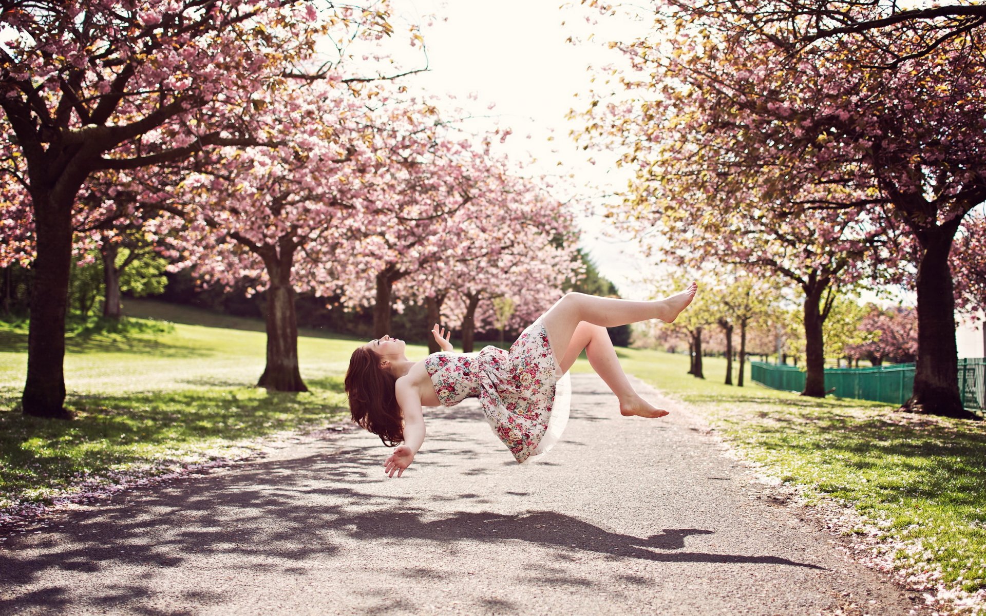 ragazza primavera umore levitazione