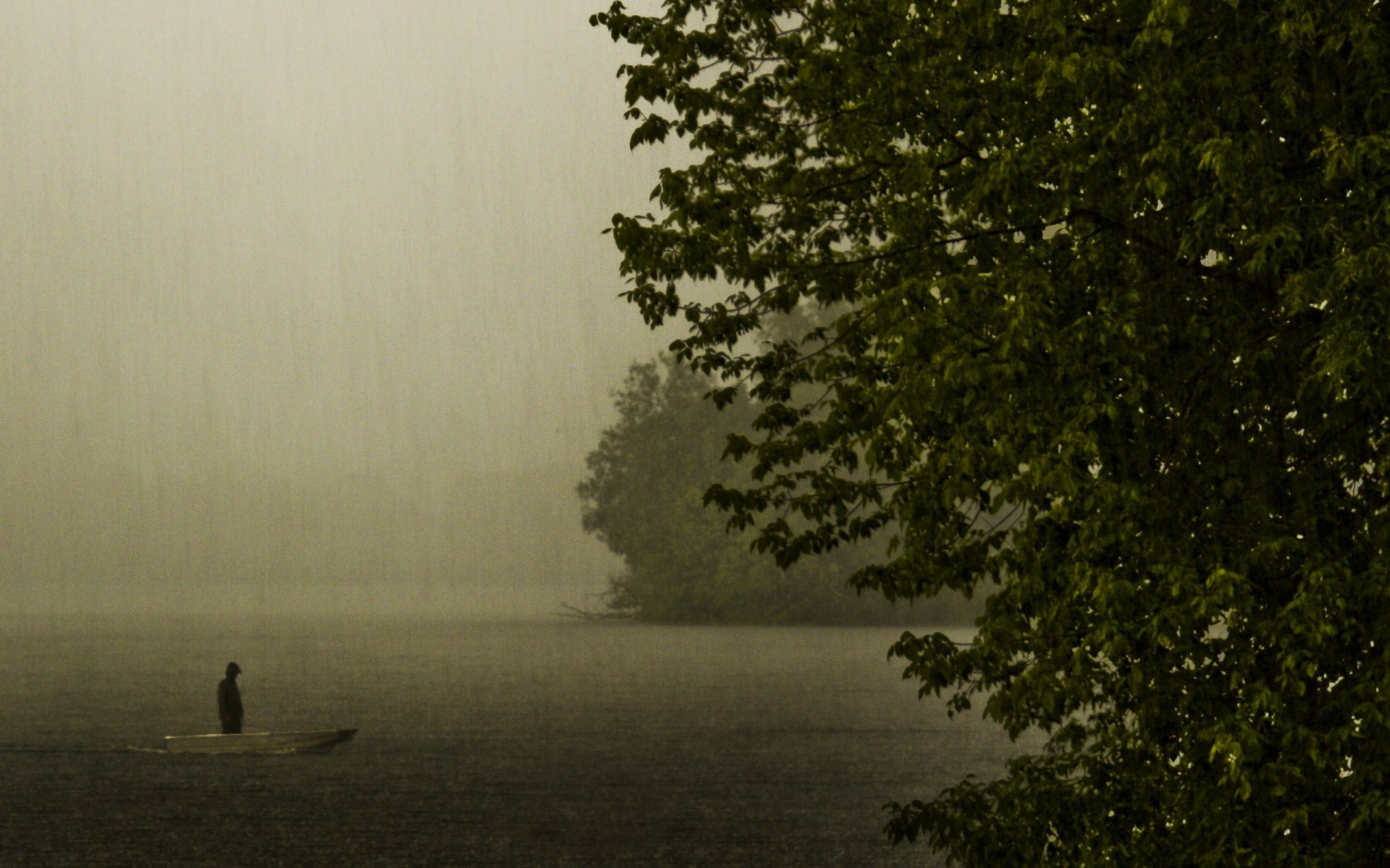 lago barco lluvia noche estado de ánimo