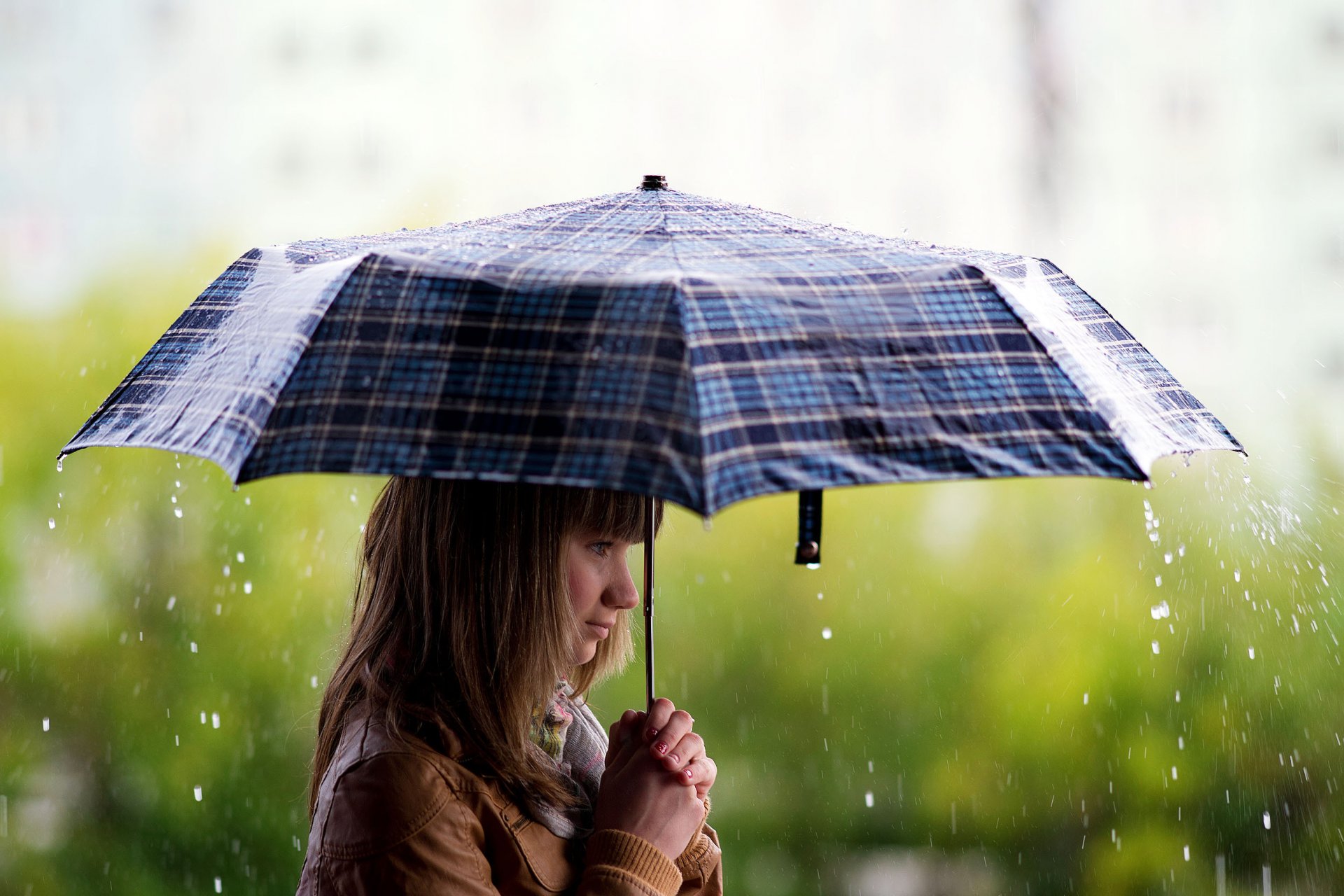 fondos de pantalla chica paraguas lluvia