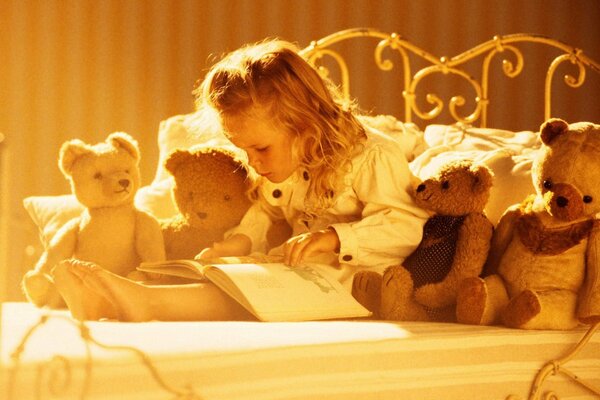 A little princess reads fairy tales to cubs