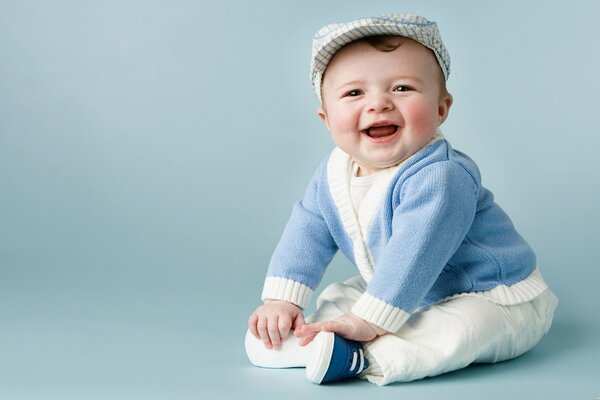 Petit garçon mignon souriant