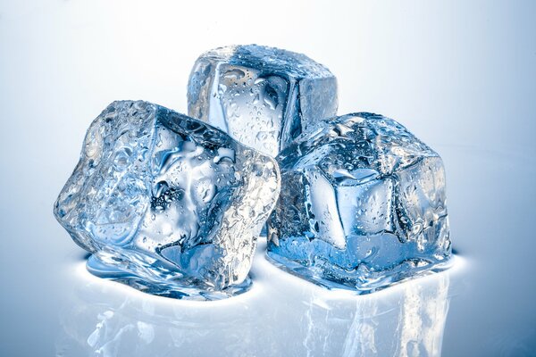 Bleus подтаявшие des cubes de glace