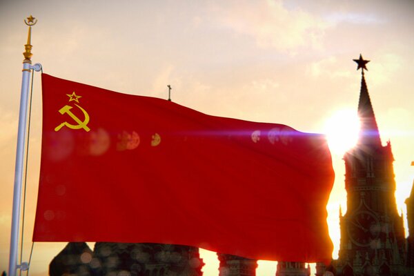 The developing flag of the USSR against the background of the Kremlin in Moscow